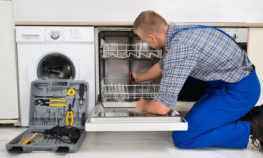 Pursaklar Finlux servisi teknisyen ekibi beyaz eşya tamiri yaparken